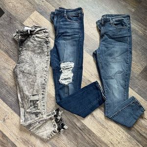 Lot of women’s size 12 jeans. AMERICAN EAGLE INCLUDED.
